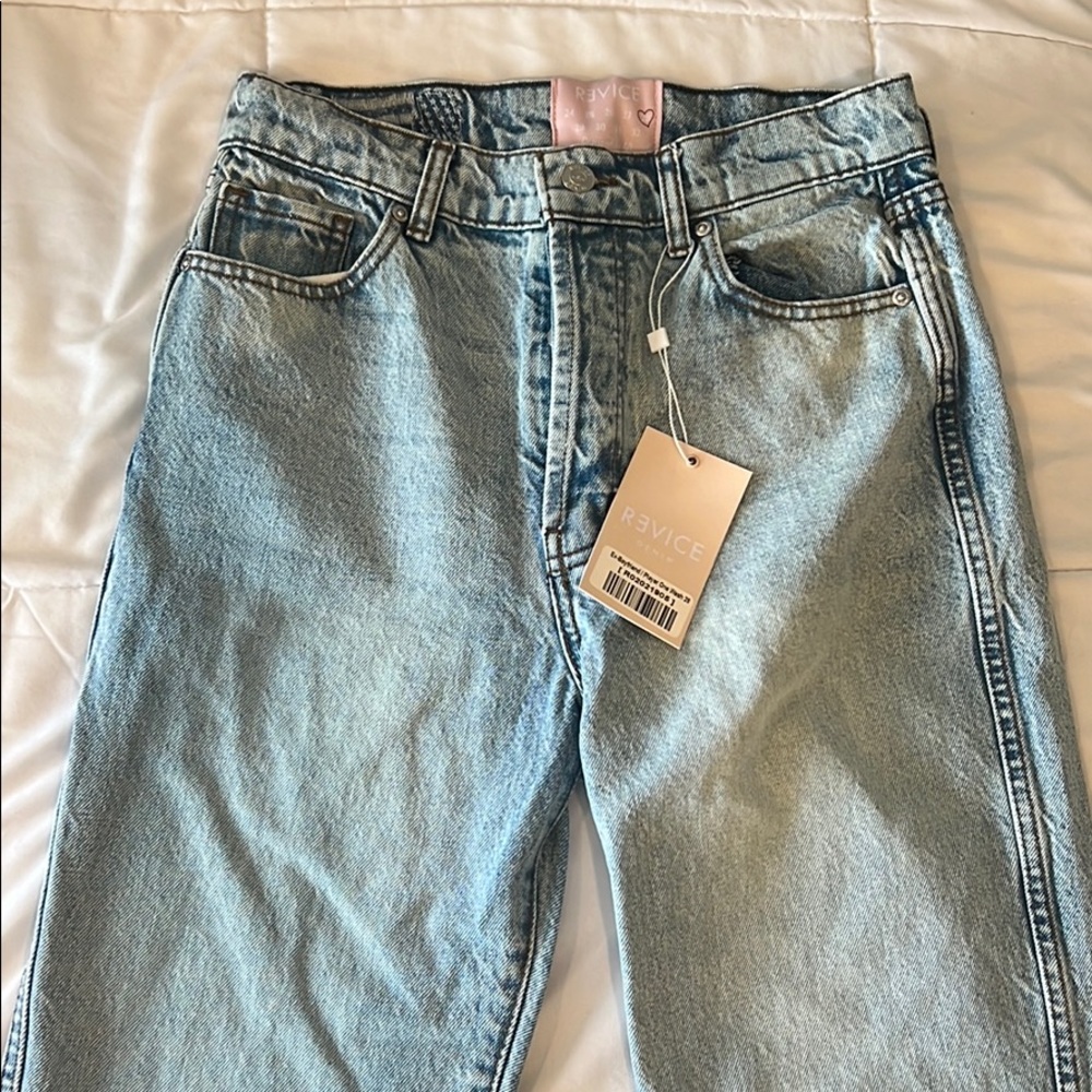 28 Light Wash Boyfriend Jeans